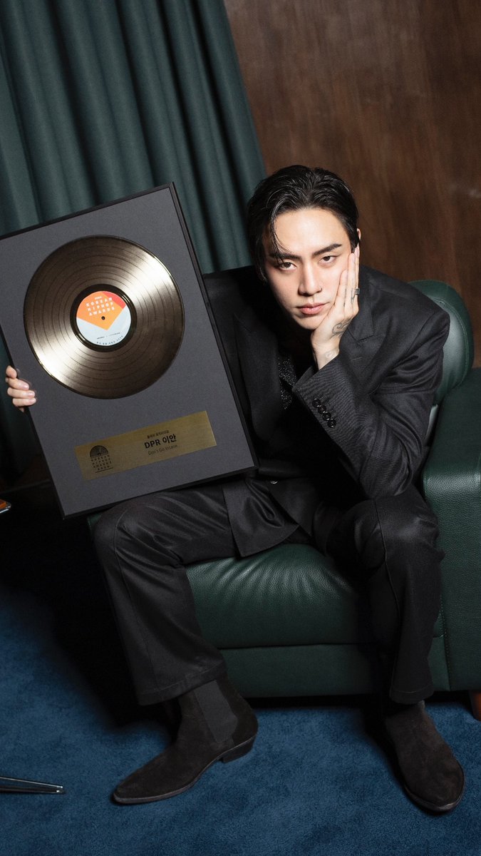 DPRIANarchive's tweet photo. 🏆 DPR IAN won Music Video of the Year for Don't Go Insane at the Korean Hip-Hop Awards 2024. Congratulations and we are so proud of you, @DPRIAN_ ❤️👏🏼 #DPRIAN https://t.co/9zQuOyuh31