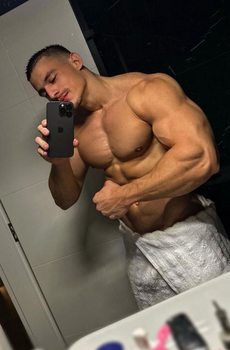 Alphaacash's tweet image. Waiting for you dms😈