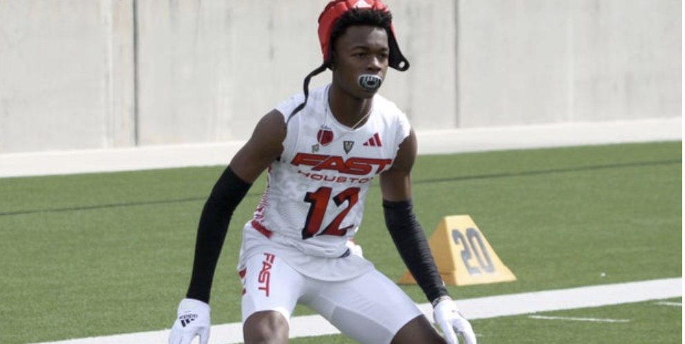 BREAKING: #UVA picks up commitment from in-state DB Christopher Spence. 247sports.com/college/virgin…