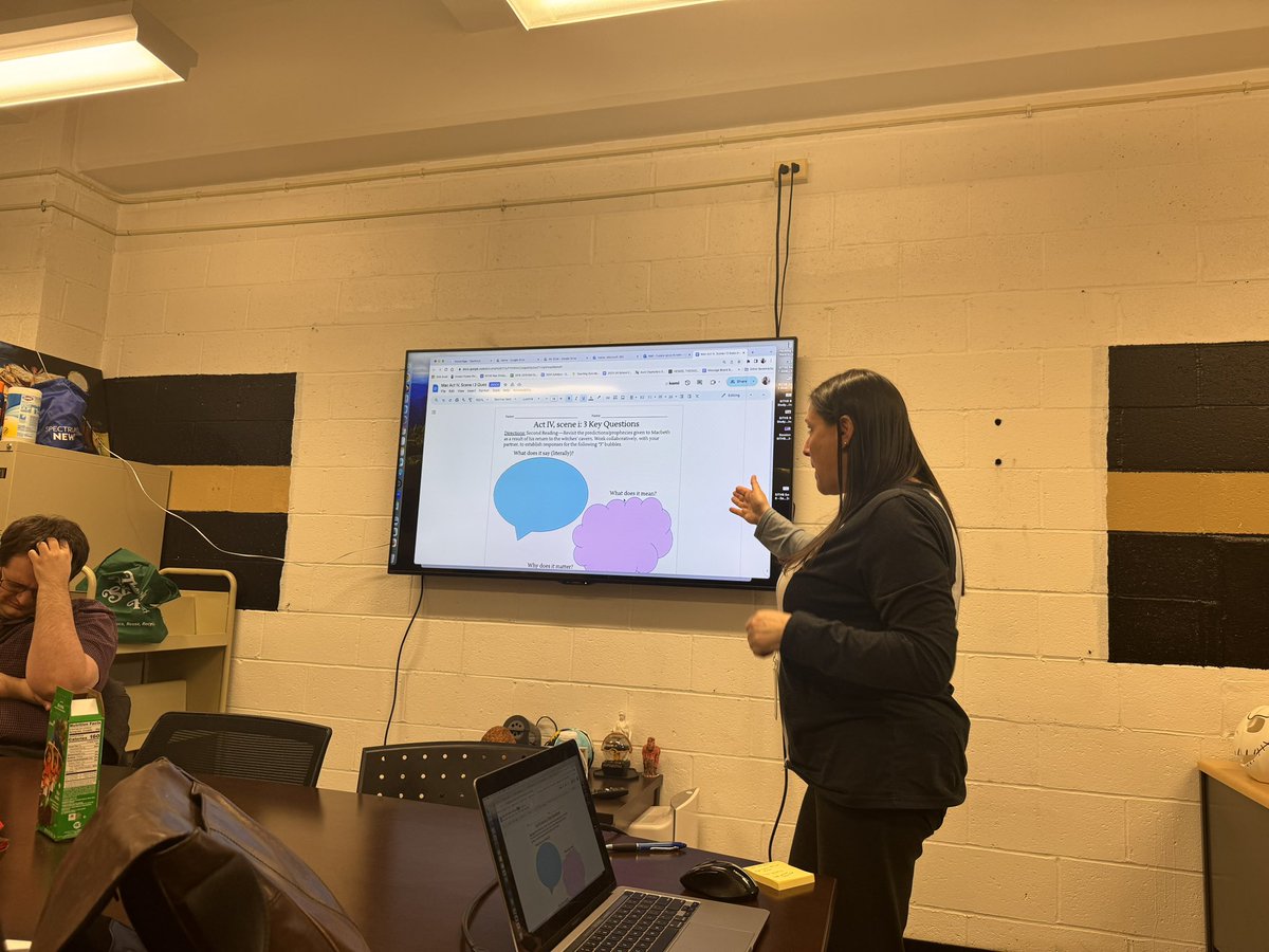 KFusaroPizzo's tweet photo. A few photos of our final @SITech_HS @UFTTchrCENTER #BookStudy #ShareFair on @KellyGToGo ‘s #DeeperReading! Ms. Peterson, Mr. Wiley, and Mr. Macula share how they’ve used the new strategies they’ve learned in their classes. @Erlenwein @CuomoHanley https://t.co/XSFhweGBwQ