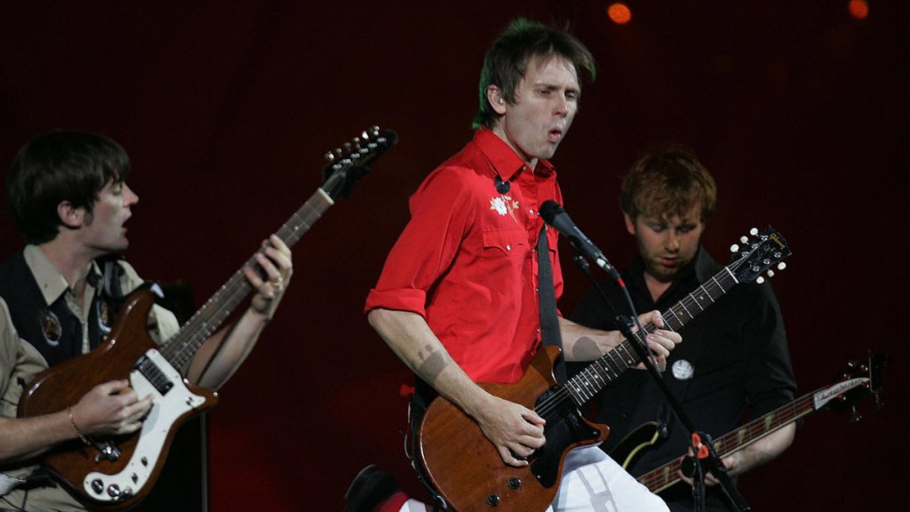 En 2006 Franz Ferdinand se presenta en el #FestivaldeViña en uno de sus mejores momentos artísticos. En esa oportunidad vinieron teloneando a U2 y presentando su disco 'You Could Have It So Much Better', lanzado 4 meses antes #Viña2024 
📺 Míralo aquí youtu.be/IngUpXNam6c?si…