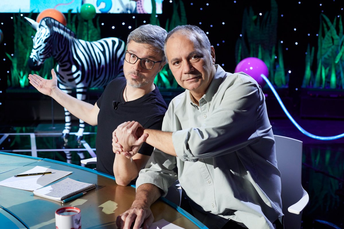 Hemos traído a <a href="/martamarquez_/">Marta Márquez</a> y <a href="/JuanGomezJurado/">Juan Gómez-Jurado</a> a <a href="/ILUSTRESignoran/">Ilustres Ignorantes</a> para hablar sobre el Camino de Santiago pero ha sido inevitable tocar otros temas igual de ilustres en el programa 😜

#IlustresIgnorantes: Camino de Santiago.
Programa 𝗬𝗔 𝗗𝗜𝗦𝗣𝗢𝗡𝗜𝗕𝗟𝗘 en <a href="/MovistarPlus/">Movistar Plus+</a>.