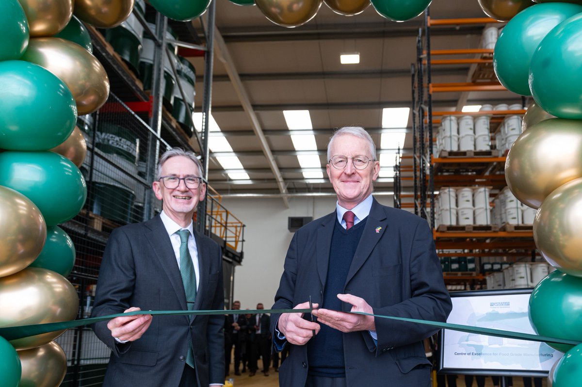 VickersOils's tweet image. The Centre of Excellence for Food Grade Lubricants and Greases is officially open!

The opening event took place on Friday the 23rd of February and was inaugerated by Hilary Benn, Labour MP for Leeds Central.

#foodgrade #lubricantsandgreases #totalpark