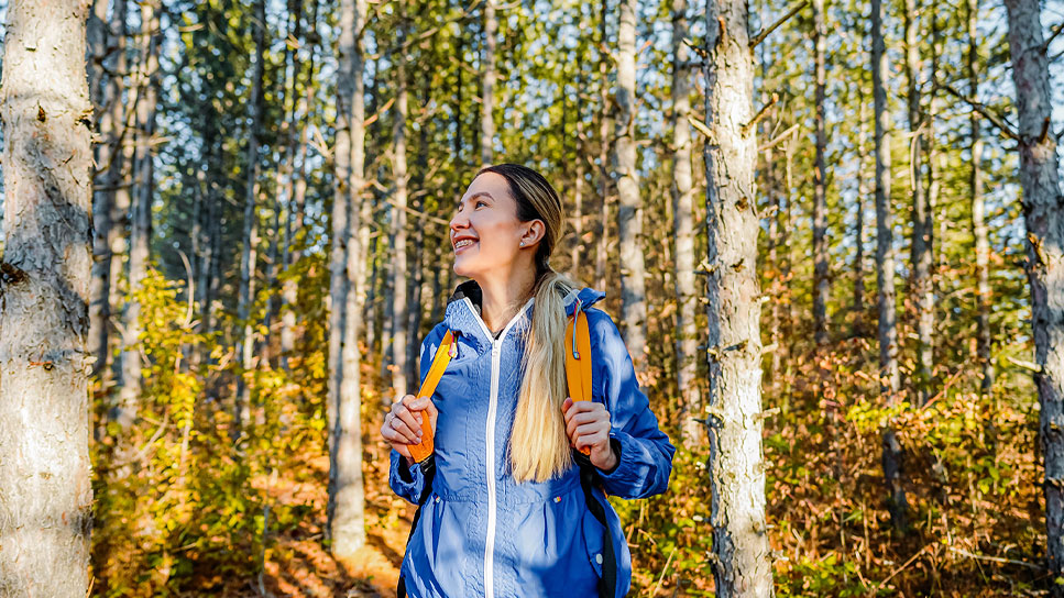 Are you a teenager or have one at home? A first-of-its-kind study from #UWaterloo researchers suggests that ‘forest bathing’, the simple method of being calm &amp; quiet amongst the trees, can help youth de-stress &amp;  boost mental health &amp; well-being.

🔗 bit.ly/49sWN3 🌳