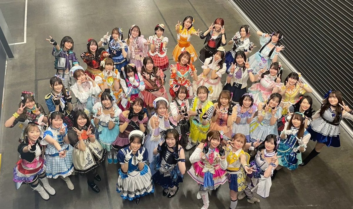 minamisaki_1119's tweet photo. ミリオンライブ11周年おめでとう！
プロデューサーさんありがとう！！

#きらめく出会いをありがとう
#imas_ml_10th #ミリシタ #ミリアニ https://t.co/UPmlb7dzzo