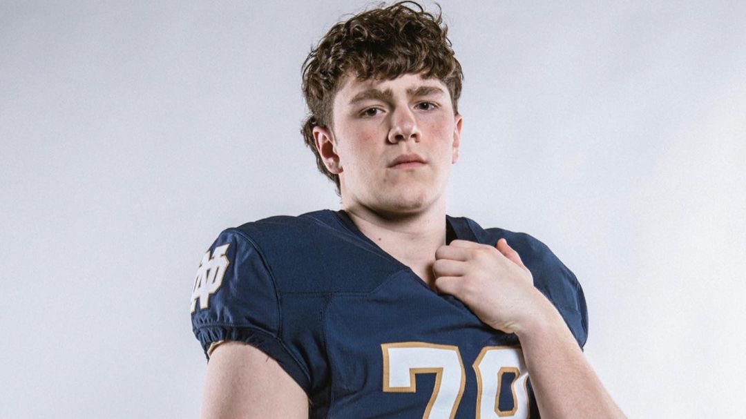 The new #Rivals250 for the 2025 recruiting class just released and #NotreDame has several commits present across the rankings. @Rivals has DE Christopher Burgess Jr., OT Owen Strebig and QB Deuce Knight all ranked inside the top 60 overall. Story: notredame.rivals.com/news/notre-dam…