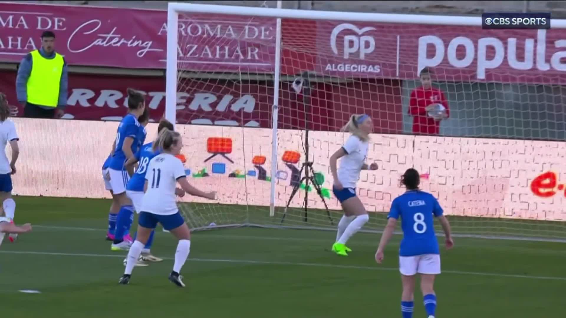 Lotte Wubben-Moy less than two minutes into the match 😱Her first England goal 👏