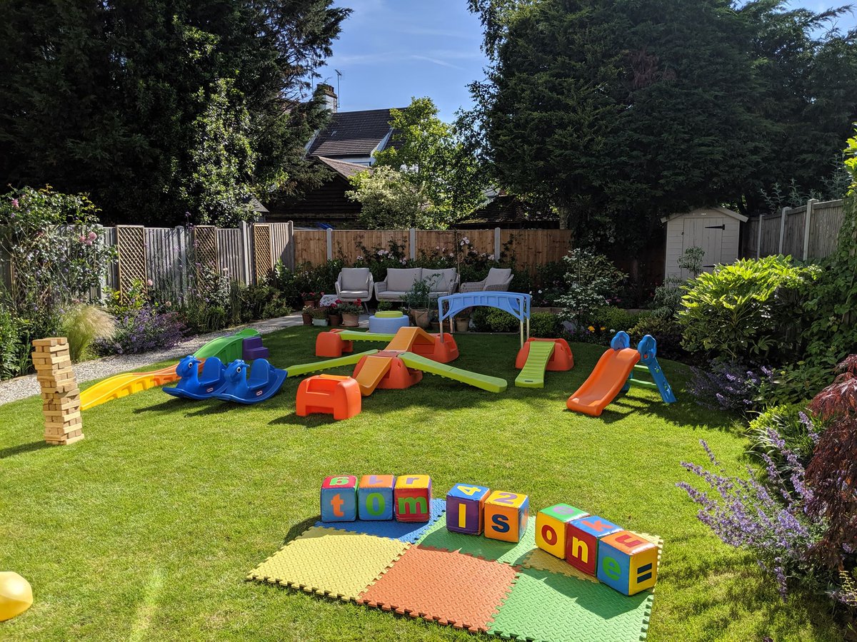 Action Play Obstacle course. Suitable for indoors and outdoor hires!

rockitinflatables.co.uk