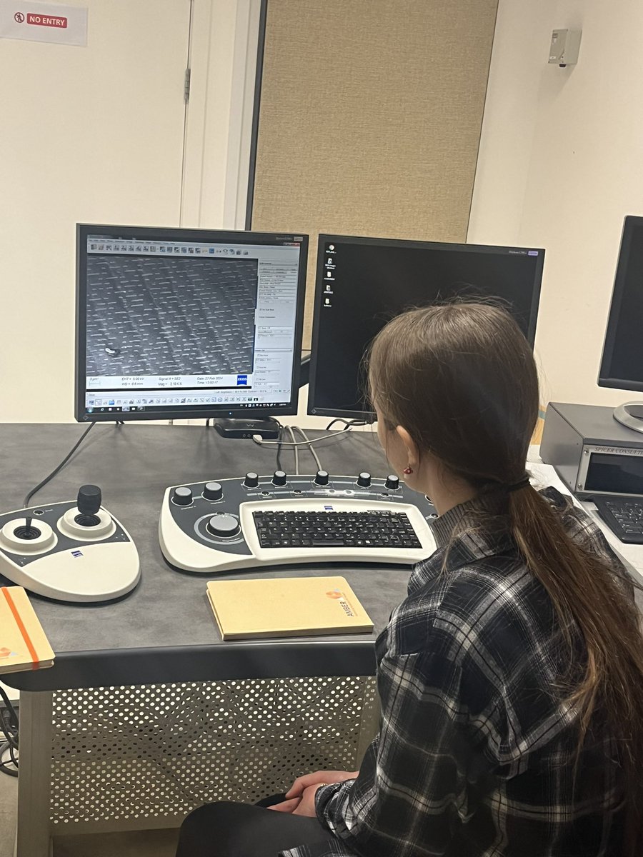Our <a href="/ambercentre/">AMBER</a> &amp; <a href="/cranntcd/">cranntcd</a> TY learning experience kicked off today with a visit to <a href="/TCD_AML/">Trinity AML</a> where students got to work with #materialsscience experts &amp; got to use state-of-the-art microscopy equipment to examine samples at nanoscale @scienceirel