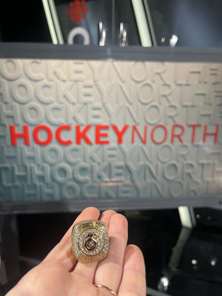 We have an extra special guest on the newest episode of #HockeyNorth 💍👀 @saroyatinker71 (and her bling) break down the biggest stories from Week 8 of @thepwhlofficial season: youtube.com/watch?v=sOiPWx…