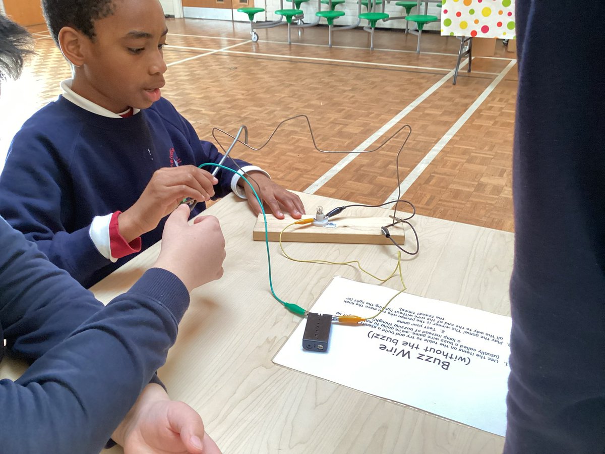 HandfordHallPS's tweet image. Year 4 FAB science electricity workshop with #fabscience  we learnt about circuits, conductors, insulators, switches and how electricity flows. Excellent curiosity 4W. Future scientists 👏