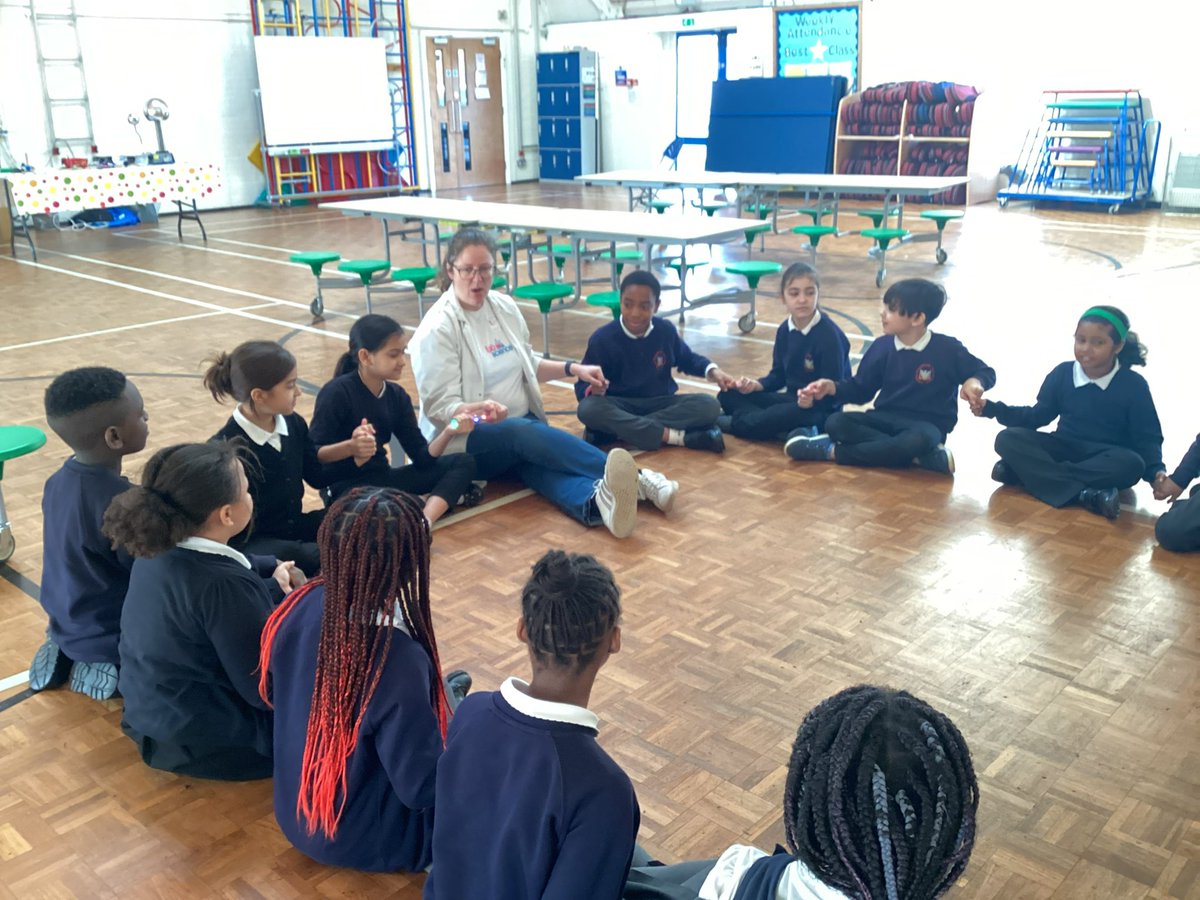 HandfordHallPS's tweet image. Year 4 FAB science electricity workshop with #fabscience  we learnt about circuits, conductors, insulators, switches and how electricity flows. Excellent curiosity 4W. Future scientists 👏