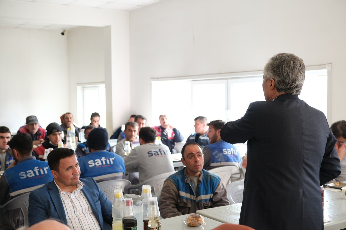 huseyinnfiliz's tweet photo. Bizim en güzel elbisemiz emeğimizdir. 

İşçi ve işveren kardeşlerimizi ziyaret ederek öneri ve taleplerini dinledik. Emeği el üstünde tutacak ve üreticiyi destekleyecek temel unsurları yönetim anlayışımızın düsturu yapacağız.

📍Safir Tuz Fabrikası https://t.co/18ZMmqdnaQ