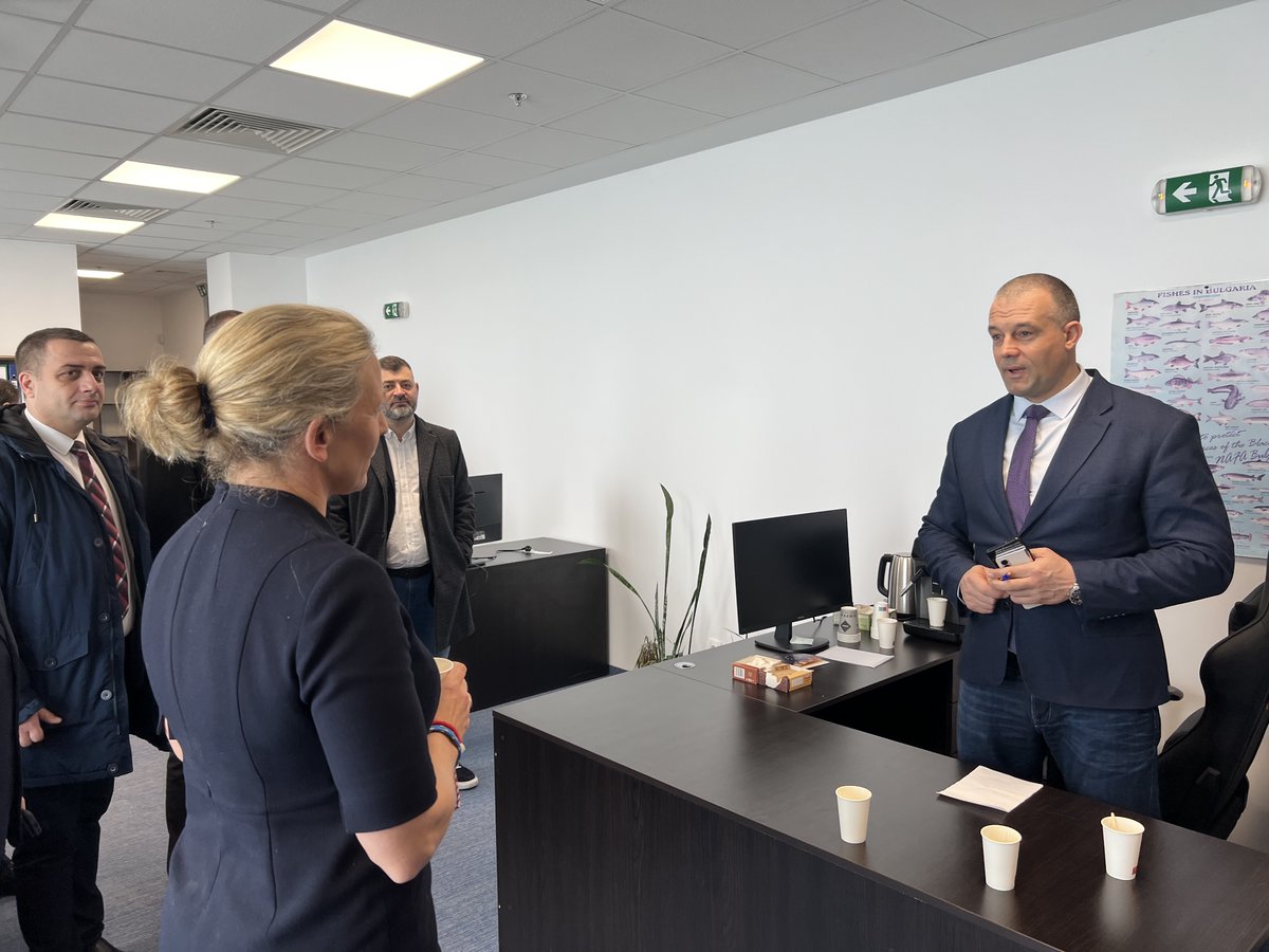 EFCA_EU's tweet photo. 📍In Sofia with Bulgarian #FisheriesControl authorities
Our ED @susan_steele_ visited the 🇧🇬Executive Agency for Fisheries and Aquaculture, meeting its Executive Director & the Deputy Minister of Agriculture and Food.
🗣️Focus on the #BlackSea #JointDeploymentPlan🐟
#WeAssist🌊 https://t.co/v2HtCBNkWC