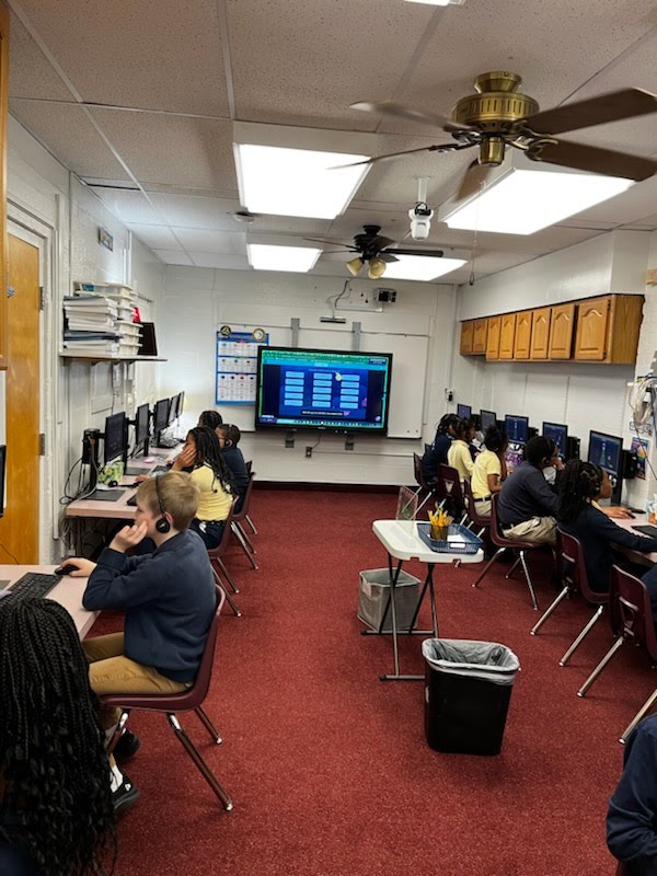 hthawks's tweet photo. Fourth graders from Ms. Green's class working on Artificial Intelligence for Oceans in @codeorg. They're training their AI to recognize what doesn't belong in the ocean and what does! Go #Hawks! #HawkPride #TheBestYou #coding #AI https://t.co/CE7uXaVwmc