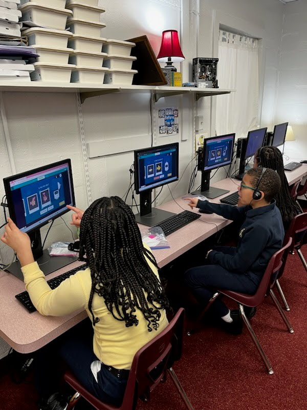 hthawks's tweet photo. Fourth graders from Ms. Green's class working on Artificial Intelligence for Oceans in @codeorg. They're training their AI to recognize what doesn't belong in the ocean and what does! Go #Hawks! #HawkPride #TheBestYou #coding #AI https://t.co/CE7uXaVwmc