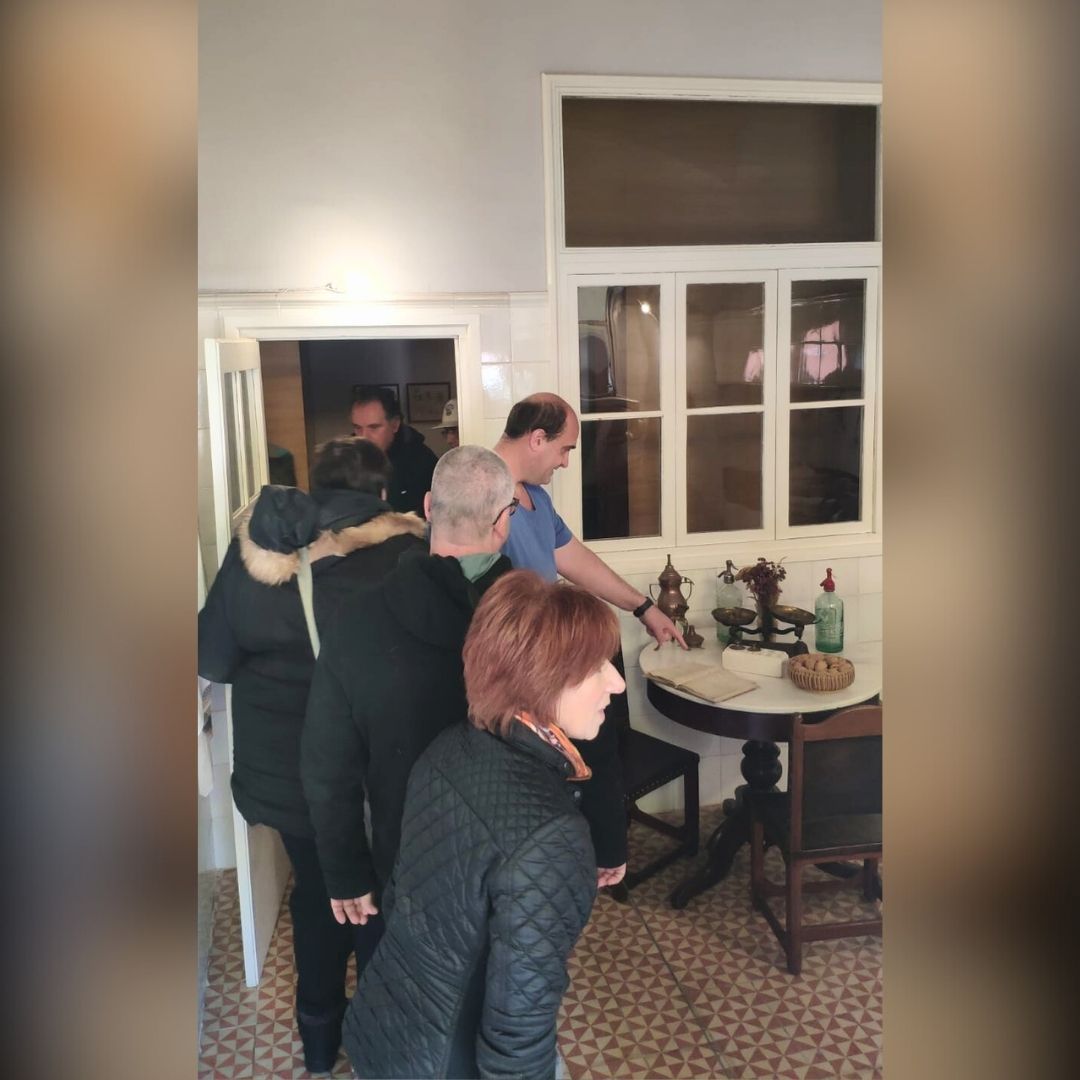 Ass_fsmental's tweet image. Aquest dissabte, alguns usuaris del Club Social de Palagrufell van fer una sortida a @casamaso_gi ,  casa natal de Rafael Masó (1880-1935), una de les obres més importants de la seva arquitectura. #salutmental @dipsalut @dsocialscat @salut_cat #sortides