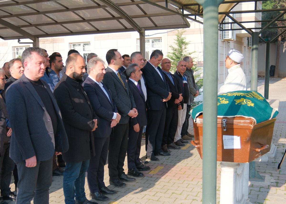 Belediye Meclis Üyemiz Mehmet Turu’nun kıymetli babası Yaşar Turu'yu son yolculuğuna uğurladık.

Merhuma Allah’tan rahmet, ailesine ve sevenlerine başsağlığı diliyorum.