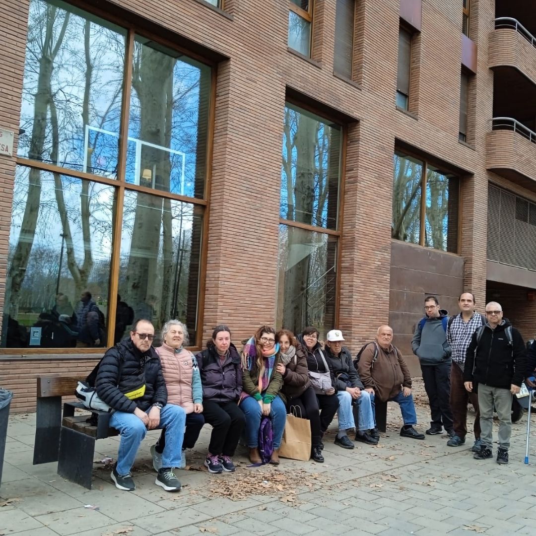 Ass_fsmental's tweet image. Aquest dissabte, alguns usuaris del Club Social de Palagrufell van fer una sortida a @casamaso_gi ,  casa natal de Rafael Masó (1880-1935), una de les obres més importants de la seva arquitectura. #salutmental @dipsalut @dsocialscat @salut_cat #sortides