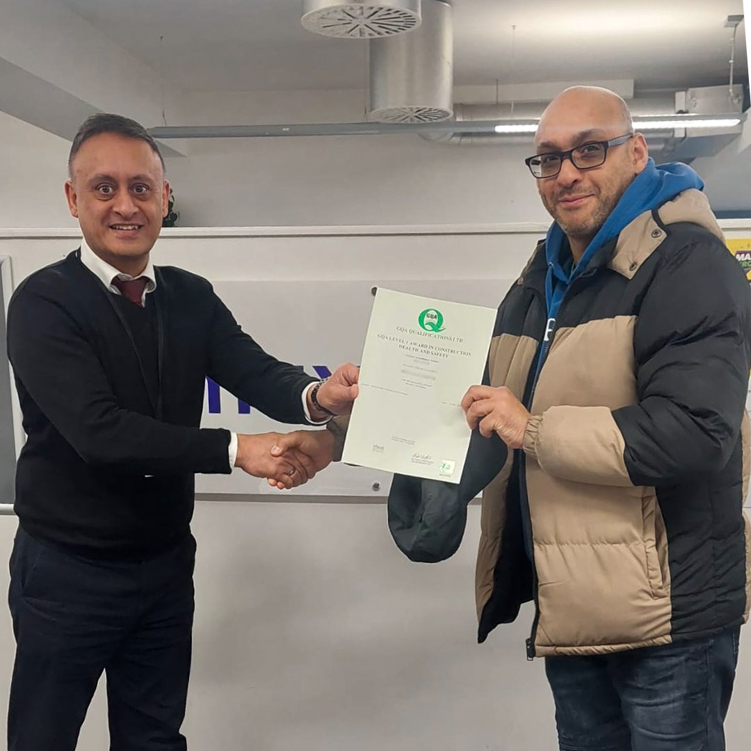 Congratulations, Ronald! 

We're thrilled to announce that Ronald has earned his CSCS green card through training with us

Our Regional Engagement and Partnership Manager, Bill Rai, presented Ronald with his certification with our partners at @MaxUKnews

#restart #restartscheme