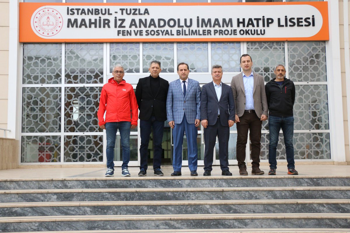 İlçe Millî Eğitim Müdürümüz Metin ÇANGIR Mahir İz Anadolu İmam Hatip Lisesini ziyaret ederek <a href="/TC_istanbul/">TC İstanbul Valiliği</a> PO Ligi Okul Kulüpleri “Satranç” finaline katıldılar.Dereceye giren öğrenci ve kulüplerimizi tebrik ederiz.