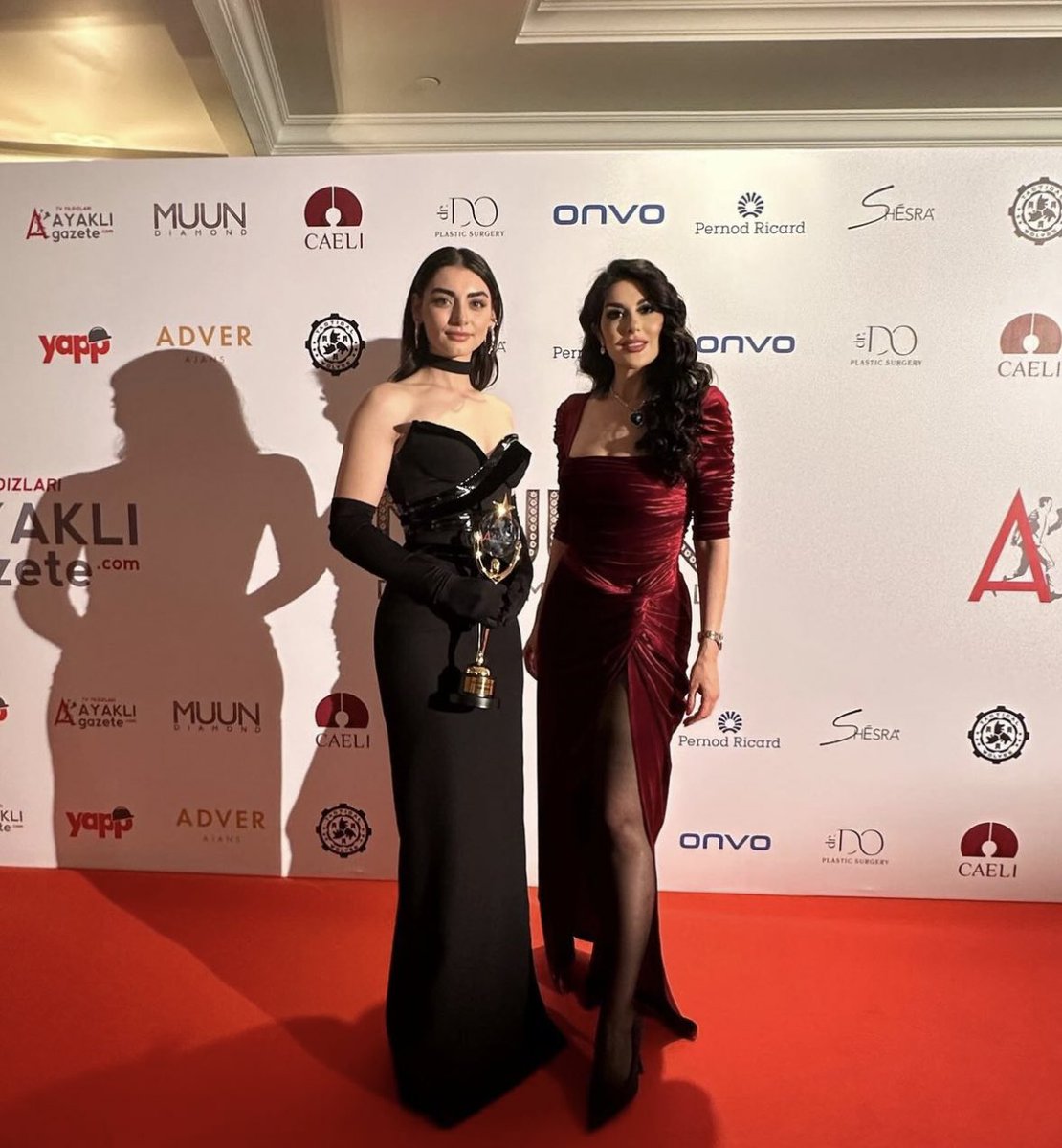 Özge Törer Updates on X:  | More of Özge Törer from the award ceremony  yesterday ÖzgeTörer t.cobW908zDvZE  X