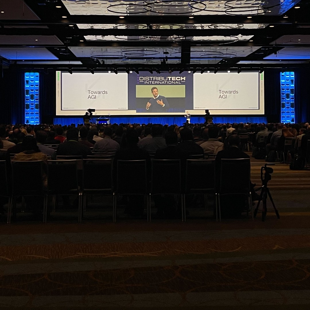 DISTRIBUTECH's tweet image. &quot;We went from building systems that think in straight lines to building systems that think like your brain, in parallel.&quot; -Zack Kass

#DISTRIBUTECH24 #DISTRIBUTECH #transmissionsystem #distributionsystem #transmissionsystems #distributionsystems