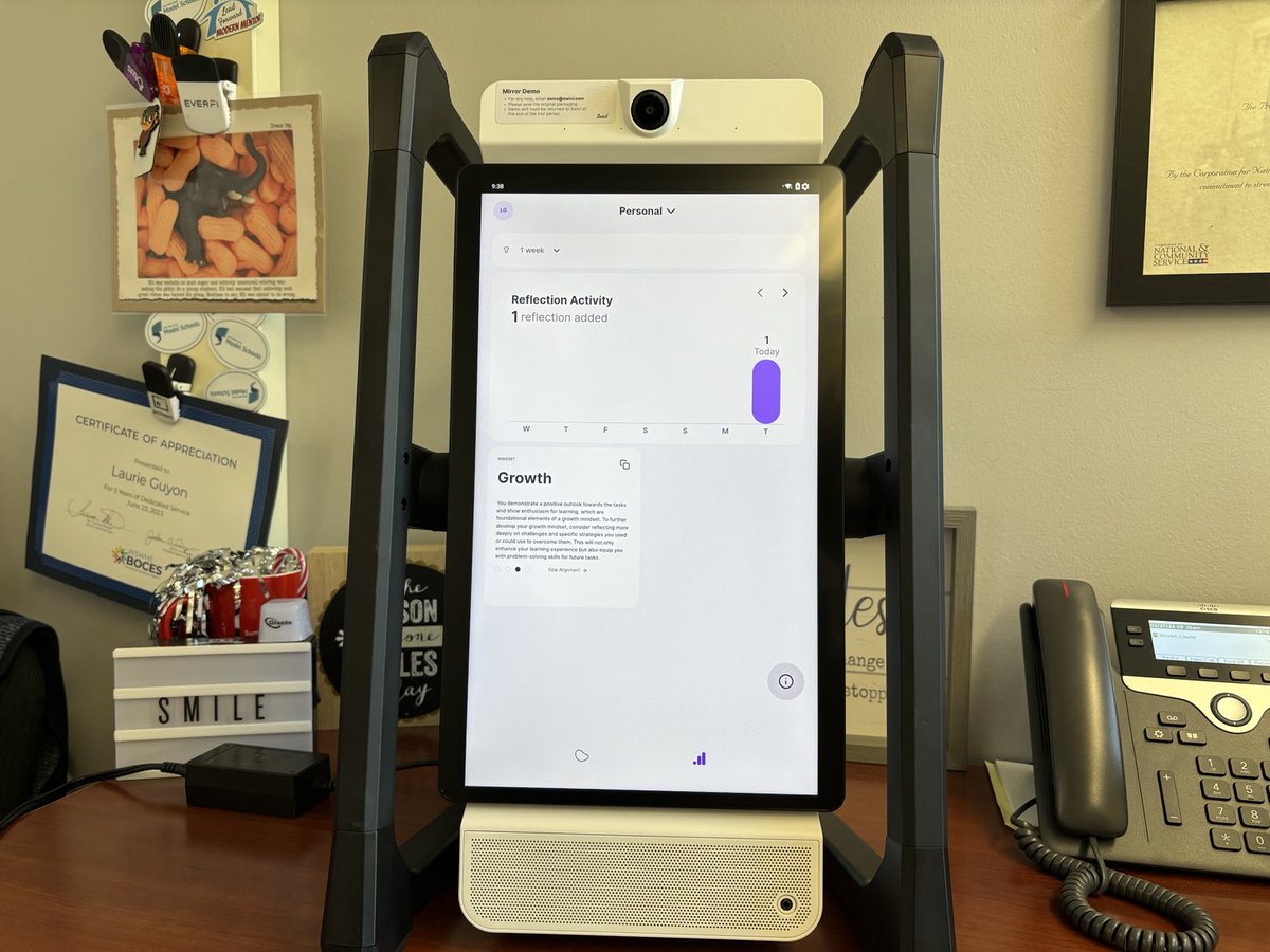 Look what arrived!! ⁦<a href="/MrsHayesfam/">Melisa Hayes 🌈💙💛</a>⁩ ⁦<a href="/swivl/">Swivl</a>⁩ Mirror!! I cannot wait to try this out with students and teachers!!
