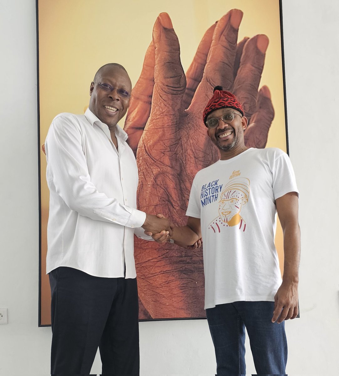 AKPÉ (merci en Mina) pour l'accueil qu' <a href="/AledjiOusmane/">Ousmane ALEDJI</a> me fait ce jour devant la magnifique expo de <a href="/AziakouAudace/">Tognissè Aziakou</a> dans cet <a href="/artisttikmag/">Artisttik Africa</a>, véritable bijou culturel ouvert sur le monde qui accueille ce jeudi 29 février à 18h la clôture du 6e #BlackHistoryMonth🇨🇵