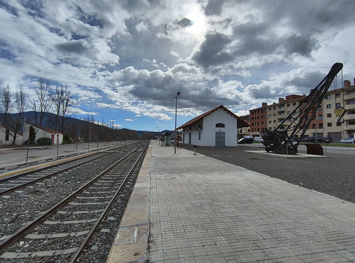 lejeunedutrain's tweet photo. Viatja amb el #RL2 de @FGC aquest tarda a la Línia de La Pobla de Segur fins a Lleida-Pirineus.
Voyage avec la #RL2 de @FGC cet après-midi sur la Ligne La Pobla de Segur à Lleida-Pirineus. https://t.co/M7F4g7DZJJ