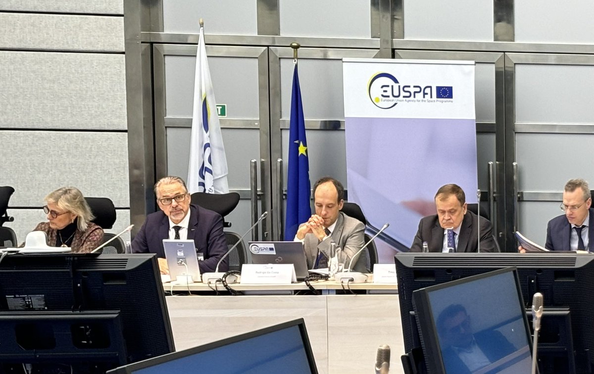 With @AschbacherJosef & @rroquecosta, we opened a joint seminar on boosting the competitiveness of the 🇪🇺 space industry. It is now key to: 👉support EU supply chains 👉foster funding 👉avoid market fragmentation 👉support access to🌍markets 👉uplift skills development #EUSpace