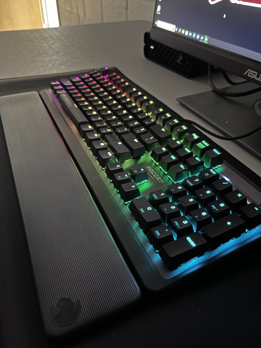 Cville_Esports's tweet image. Instead of a #Fitcheck we&apos;re going to do #hardwarecheck and share what equipment we are starting to work with for our esports team at CHS! Our first item is our @ROCCAT keyboard. We&apos;ve been really happy with this Pyro model so far and it looks 🔥🔥🔥 #esports #gaming #TNesports