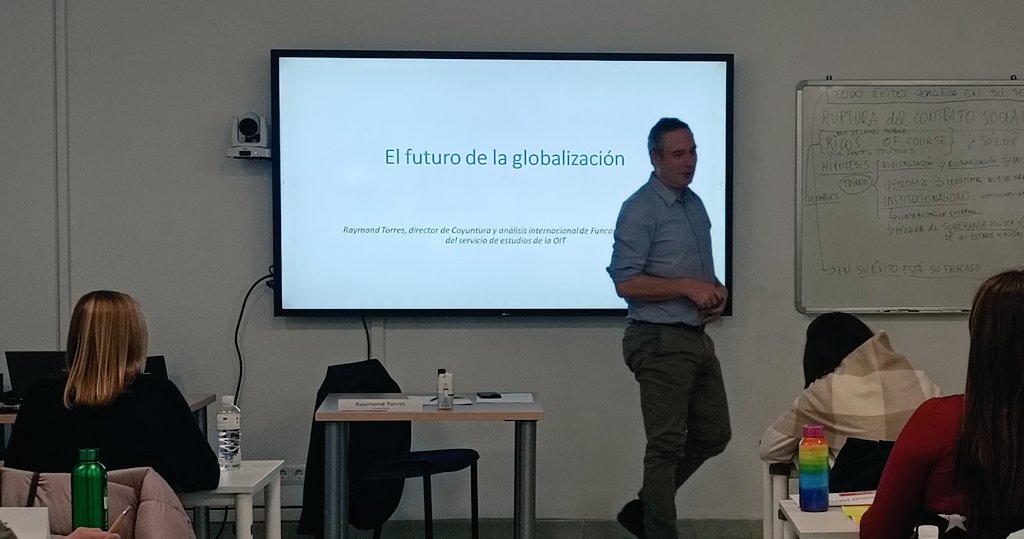 <a href="/ceciliacastano/">Cecilia Castaño</a> <a href="/CCOO/">Comisiones Obreras</a> <a href="/jcoscu/">J.Coscu</a> <a href="/celiadoval/">Celia</a> <a href="/aurora_martnez/">Aurora Martínez</a> En la sesión de la tarde de este primer día tenemos a <a href="/RaymondTorres_/">Raymond Torres</a> ex director del servicio de estudios de la OIT para hablar de globalización, y más en concreto de "El futuro de la globalización".