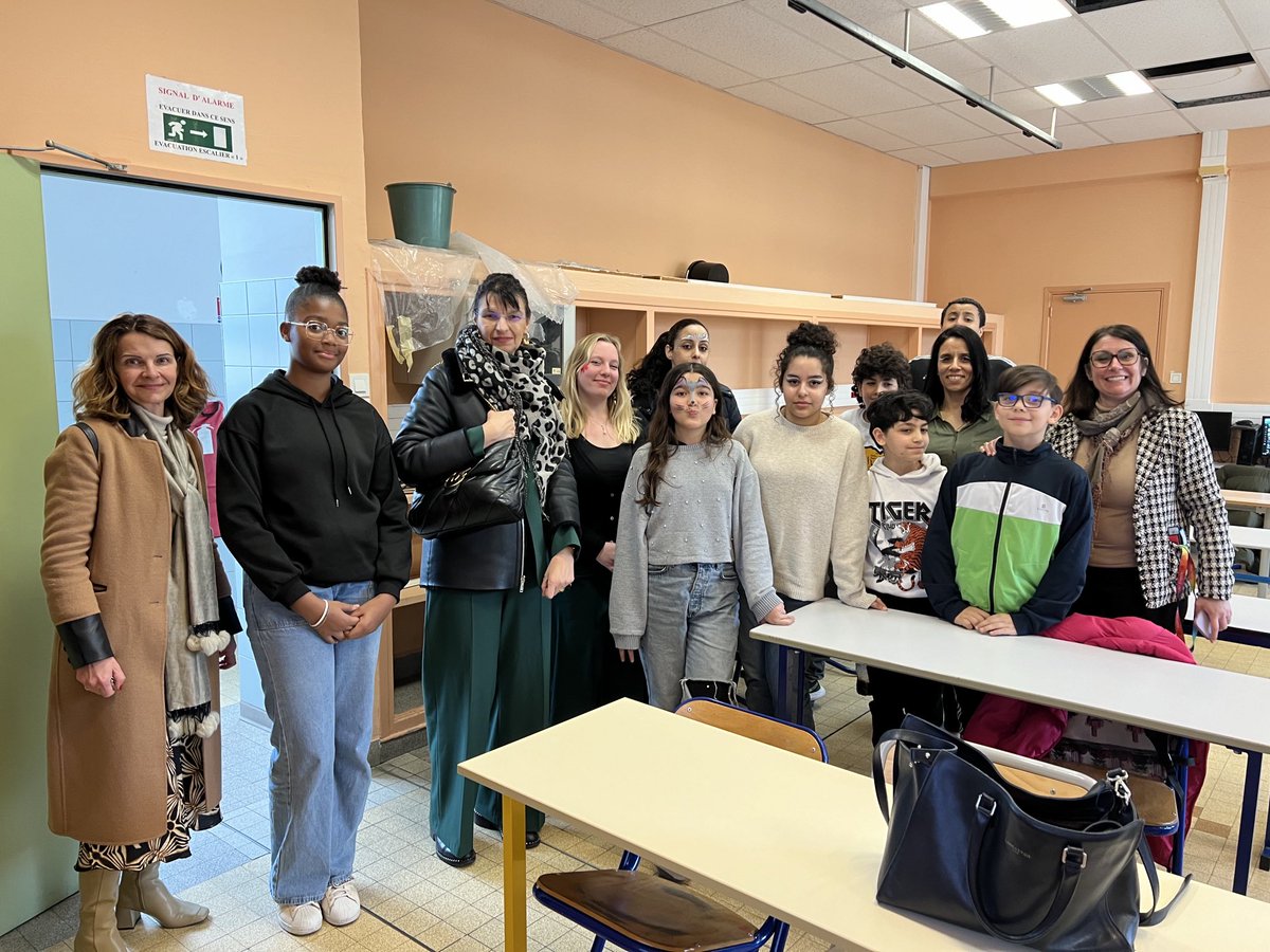 ccs2210's tweet photo. Un grand honneur pour le ⁦@CollegeRisso⁩ que de recevoir Madame l’Inspectrice d’Académie dans le cadre d’#EcoleOuverte ⁦@AcademieNice⁩ ⁦@LaurentLeMerci4⁩ ⁦@Benoit9Laure⁩ ⁦@NatachaChicot⁩ #vacancesapprenantes #estimedesoi ⁦@numerisudschool⁩ https://t.co/4siLj6Yu1G