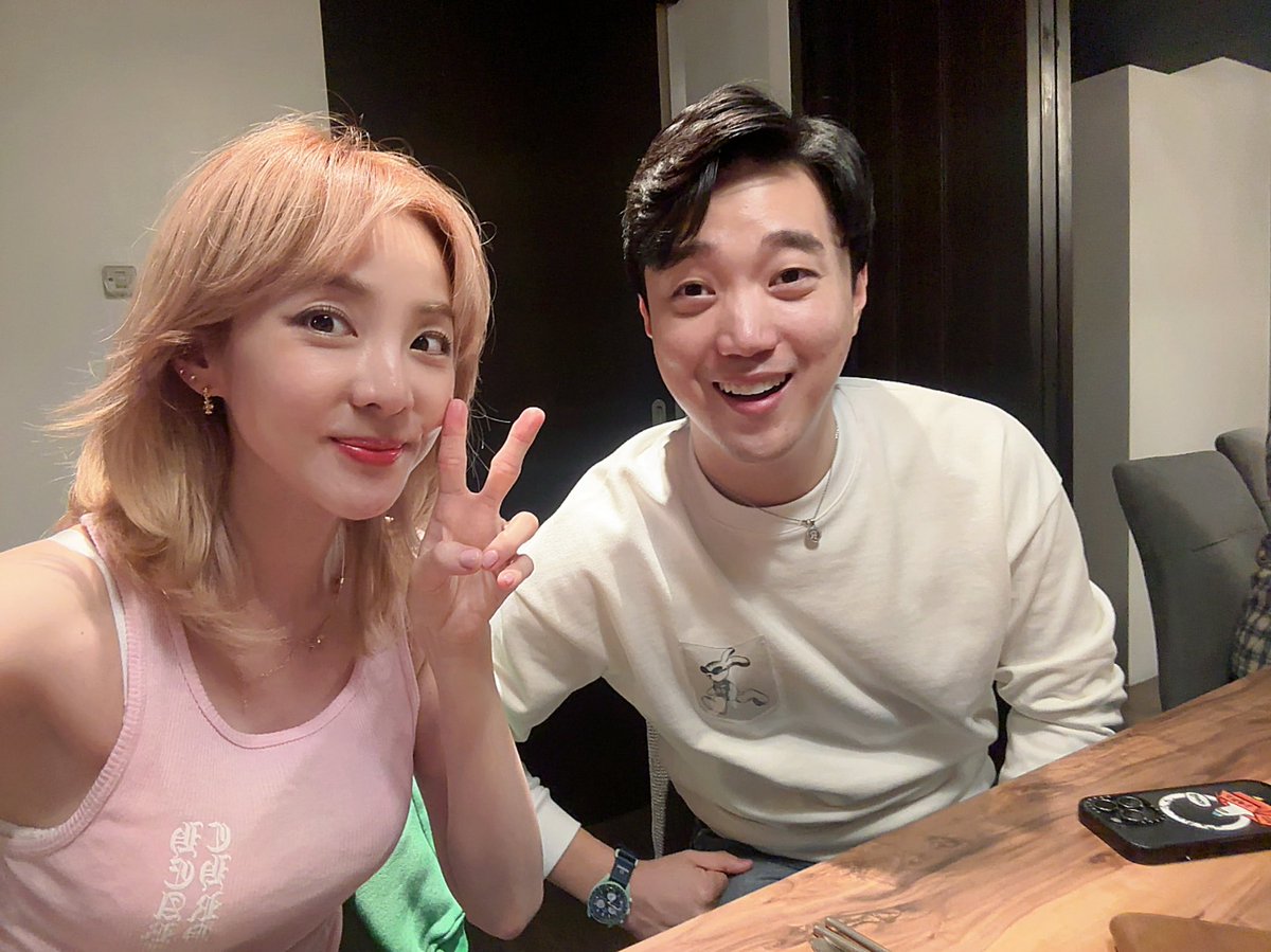 krungy21's tweet image. With my good friend Ryan Bang~!!! Ang sarap ng mga food sa restaurant nya 😋👍