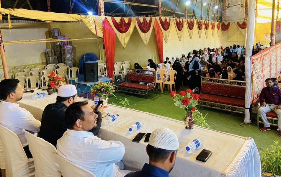 JIHMaharashtra's tweet photo. عصری درسگاہوں میں زیر تعلیم طلبہ وطالبات کی دینی تعلیم کو یقینی بنانے اور والدین کو اپنے اولاد کی بہترین تعلیم و تربیت کی رہنمائی کے  مقصد سے قائم کردہ
بورڈ آف اسلامک ایجوکیشن، ممبئی کا ساتواں سالانہ اجلاس کامیابی سے ہمکنار https://t.co/7mjPjZzmDO
