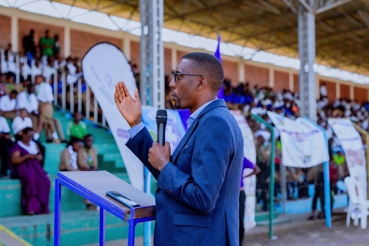AntoineMutware's tweet photo. 10/11. The Director of Good Governance who represented the Mayor of @Muhangadis,thanked the RSA management, and asked them to continue to expand scouting in all educational institutions, asking those present to follow the scouting duties and commandments.
#ScoutWeek2024 https://t.co/CmaErITeYo