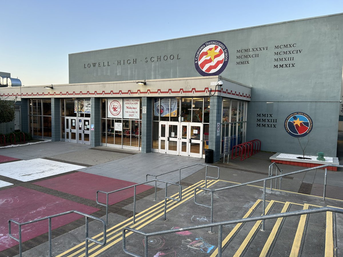 SF’s elite Lowell HS is the scene of the school district’s most recent security breach: a homeless man found sleeping in the girls’ locker room. (Likely wouldn’t have been found except for his snoring!). Listen to @KCBSRadio for details. audacy.com/stations/kcbsr…