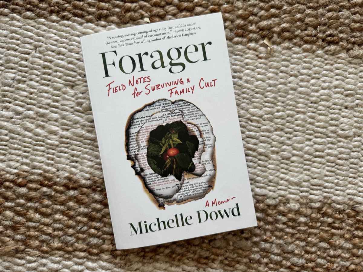 Happy paperback book birthday to FORAGER by @Michelledowd2 💚 #Forager is a searing coming-of-age story & a meditation on the ways in which understanding nature can lead to freedom, even joy. Get your copy today: bit.ly/3uJMBod