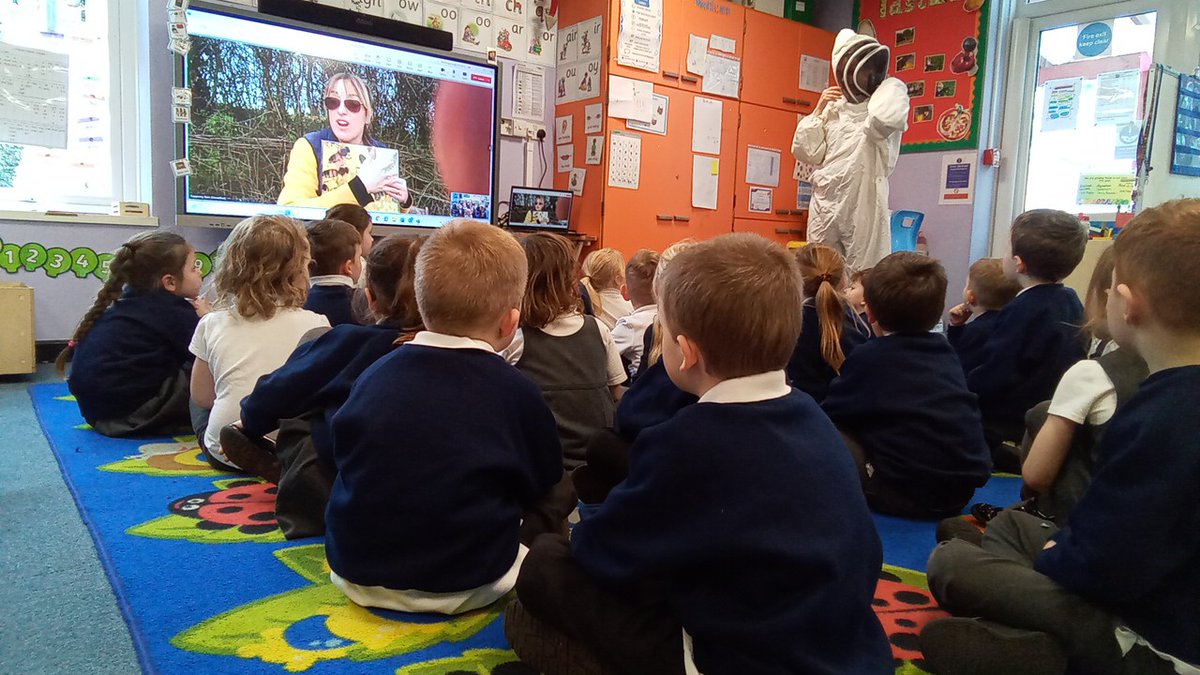 Very interesting farmer time with Abi; she showed us what they have been planting in their garden and we looked at her busy beehives. Miss McGowan showed the class her bee suit. @FarmersOfTheUK @TuppennyBarn @BeekeepingHQ