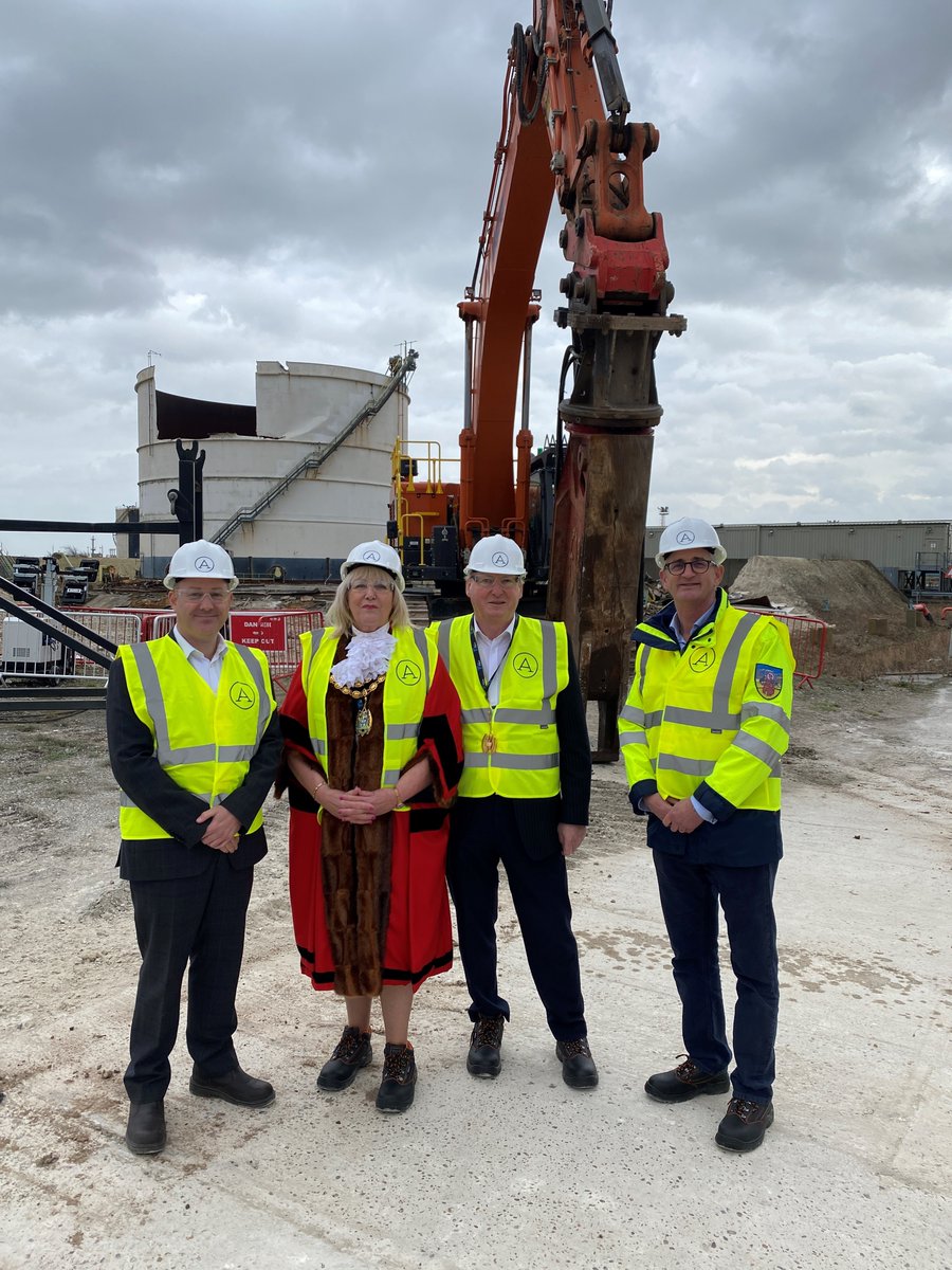 The Mayor of Thurrock, Cllr Sue Little, joined us at Thames Enterprise Park to mark the latest phase of deconstruction work at the former Coryton Oil Refinery. Find out more here
#Thurrock #regeneration
thamesenterprisepark.com/thames-enterpr…