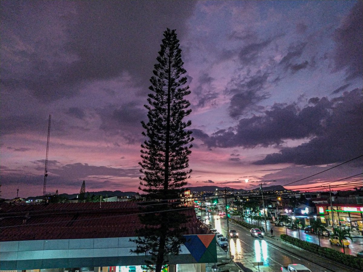 rsar_scarlet's tweet photo. Magníficos colores 🥺 tarde lluviosa https://t.co/JtrlVA6WV8