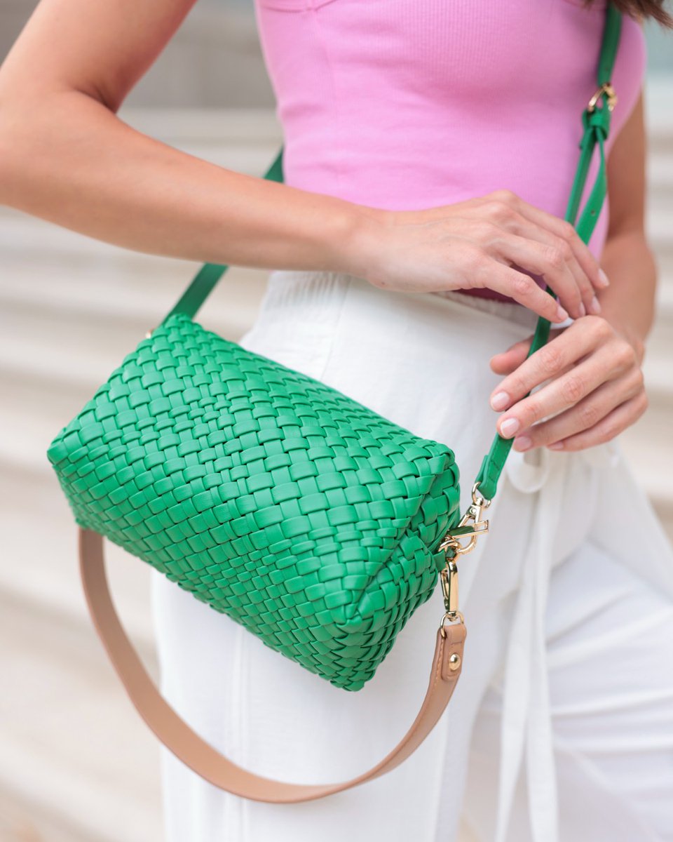 Crossing over to the stylish side with the Blythe Boxy Cross-Body Bag.

Shop now and see more of the Lucky Green collection at shiraleah.com. 💚👜

#crossbodybags #versatilefashion #transitionalfashion #springstyles #veganleather #veganleatherbags #colorpop #shiraleah