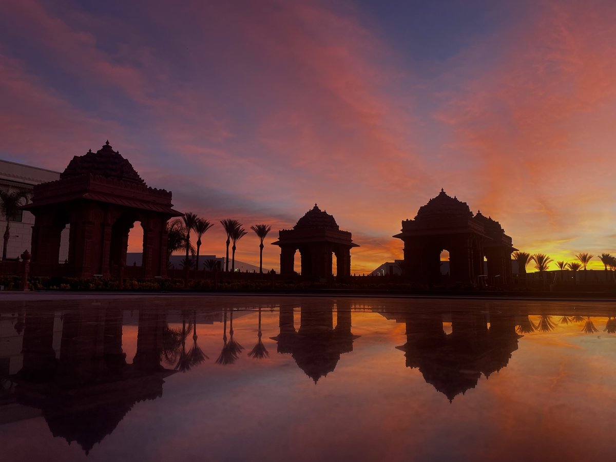 Carved details, in fiery light,
Silhouettes against the night.
Aspirants pray, and stories weave,
As the day departs, and the sun leaves.

#MandirMoods #BAPSLosAngeles #BAPS #Mandir #Hindu #DiscoverLA #Peace #Shanti #Tranquility #Mandir #Temple #Sunset #Hues #GoldenHour