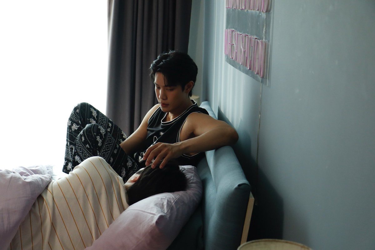 WandeeGooddayTH's tweet image. วันดี Q10 แล้วใครจะมีวาสนาตื่นนอนมาก็เจอพ่อยอยักษ์นั่งเฝ้าแบบหมอวันดีเค้าล่ะะะ นอยว่ะ 🫠

#WandeeGoodday
#GMMTV