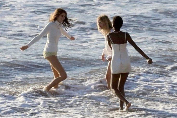 1999vogue's tweet image. lately- matcha, green smoothies, movement, hot yoga, inner glow