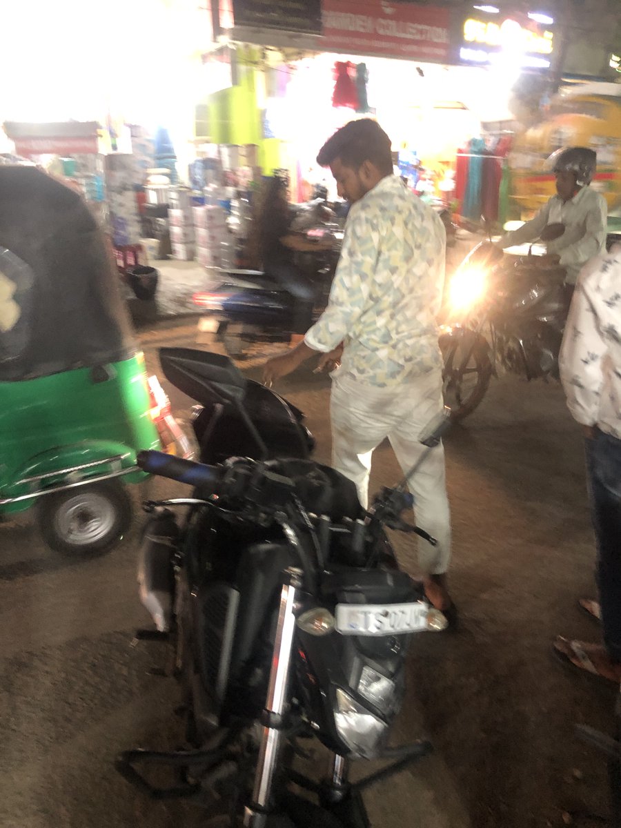 smritiakshayjha's tweet photo. @HYDTP, @hydcitypolice My spouse and I were almost struck by an auto today while crossing the Kondapur Junction traffic signal. The driver began abusing, calling his goon friends, and threatened us. Please take strong action against them, per my request.

Vehicle No. - TS34T8533 https://t.co/guQFB9ozCg