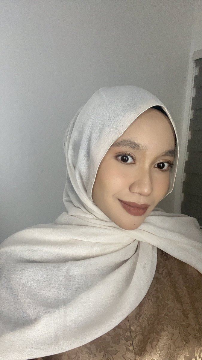 izaireenn_'s tweet photo. Random tapi betul la cotton shawl brand ni best gila??

Abaikan garisan dekat tudung tu, excited buka dari packaging terus try. Dah la rm20 je sumpah cotton dia lain lembut je tak kejunggg 😭☝🏻 https://t.co/EhyDk1Qibo