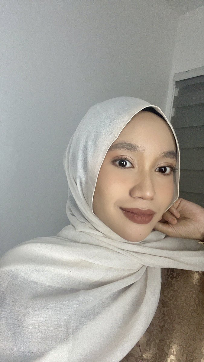 izaireenn_'s tweet photo. Random tapi betul la cotton shawl brand ni best gila??

Abaikan garisan dekat tudung tu, excited buka dari packaging terus try. Dah la rm20 je sumpah cotton dia lain lembut je tak kejunggg 😭☝🏻 https://t.co/EhyDk1Qibo
