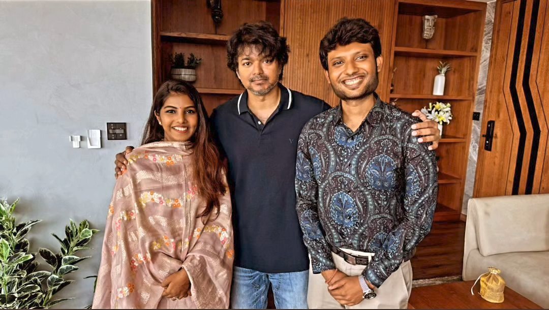 ActorVijayFP's tweet photo. Thalapathy Vijay's Recent Click ❤️ 

#TheGreatestOfAllTime #TheGOAT https://t.co/uVqahvmInj